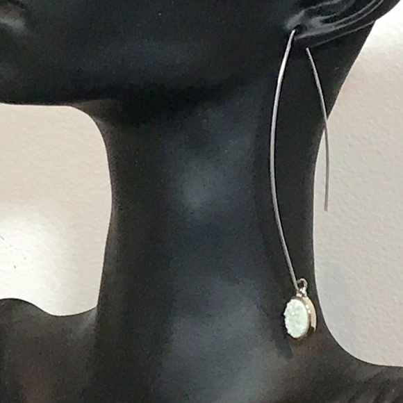 NWT Expressions Women’s Silver Tone Drop Earrings - Picture 1 of 9